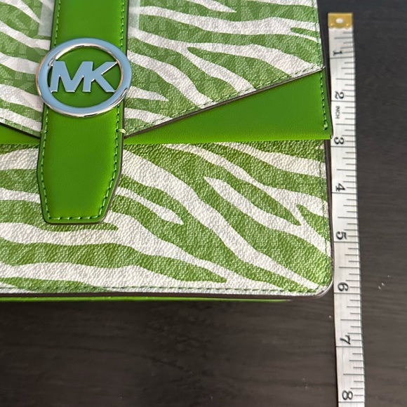 ✨ NEW MICHEAL KORS GREENWICH JUNGLE CROSSBODY NWT! - Picture 14 of 15